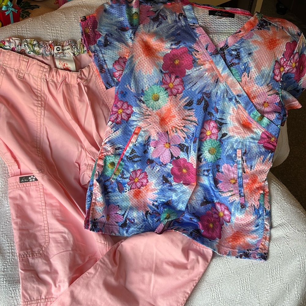 Koi Women’s size Medium scrub set